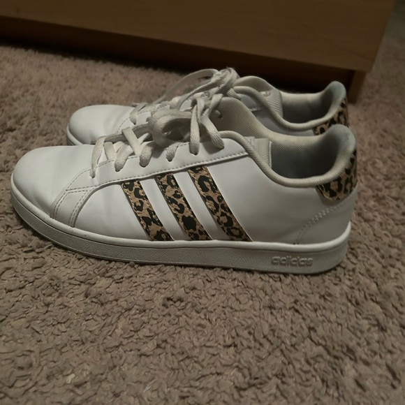 ADIDAS Sneakers size 6.5 Women’s - Picture 3 of 8